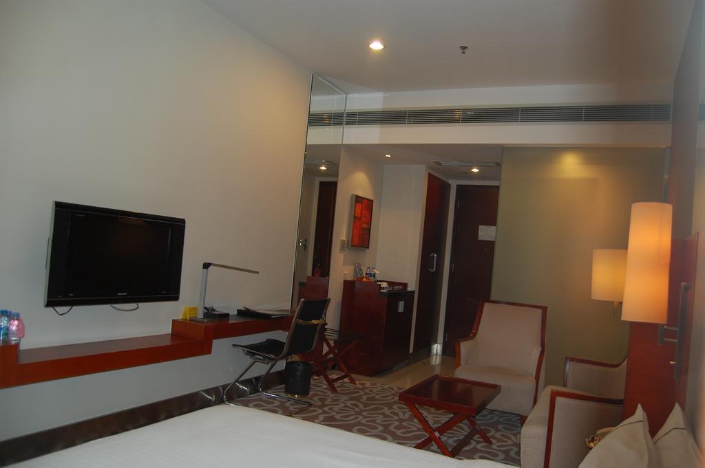 Shenzhen Caa Holy Sun Hotel, Luohu Railway Station Buitenkant foto